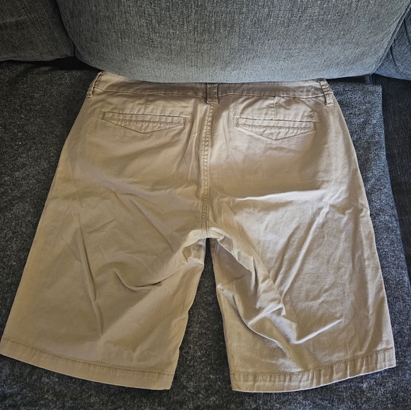 American eagle khaki bermuda shorts size 12 - Picture 2 of 4